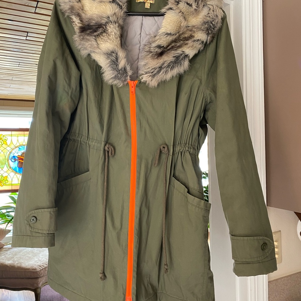 Princess Vera Wang  nwot winter coat with faux fur collar XL